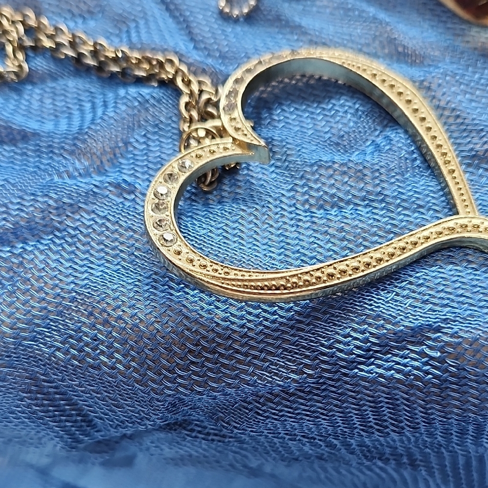 Chic Silver Heart Necklace